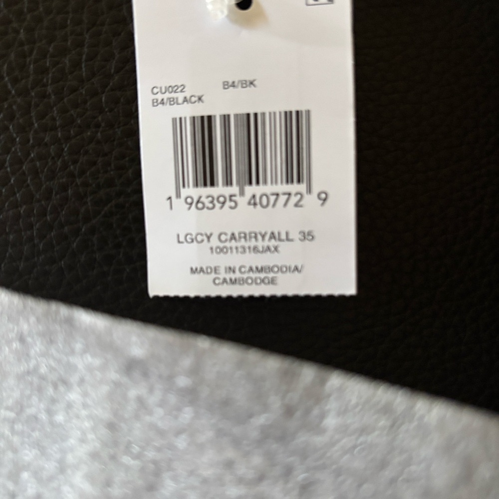 Coach Legacy carryall 35 black & comes with dust bag - Picture 7 of 8